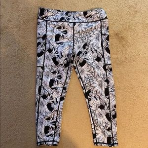 Constantly Varied Gear CVG capris size large